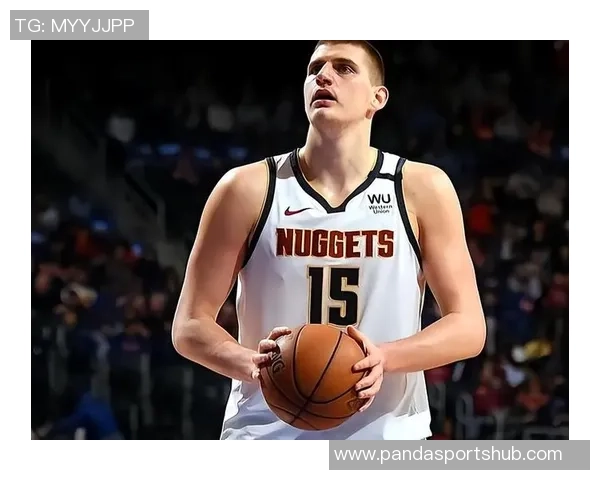 约基奇受伤后痛苦翻滚扶栏而行左脚无法承重艰难回更衣室